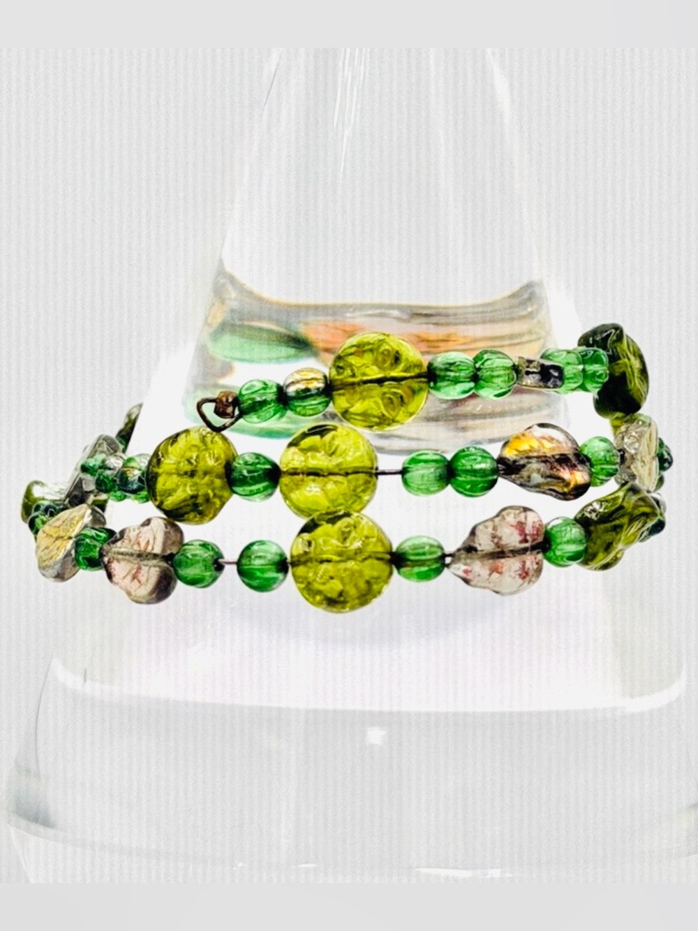 Moon Face & Leaves Womans Memory Wire Bracelet Green Glass Beads Jewelry